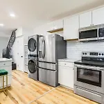6 Mi To Eagles Games Stylish Philly Townhome!