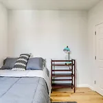 6 Mi To Eagles Games Stylish Philly Townhome!