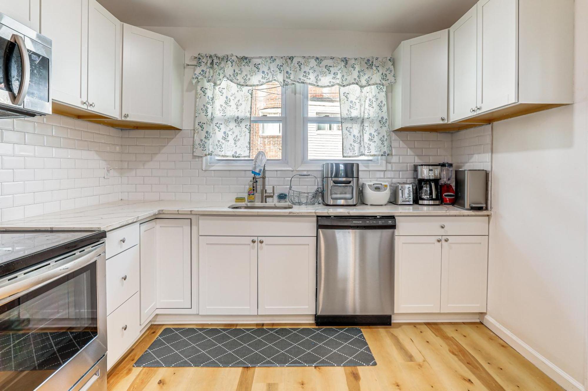 Holiday home 6 Mi To Eagles Games Stylish Philly Townhome! *