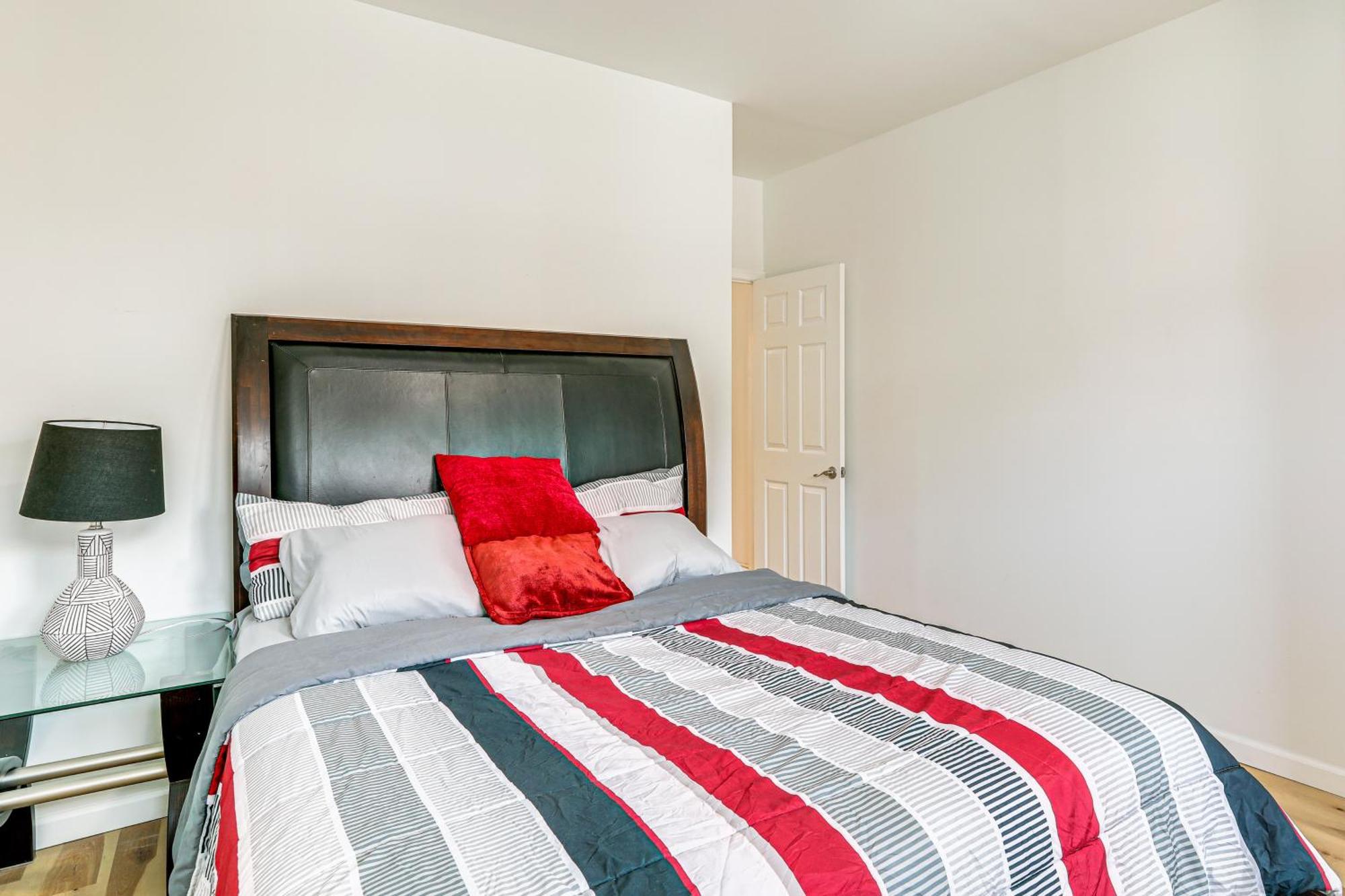6 Mi To Eagles Games Stylish Philly Townhome! Holiday home