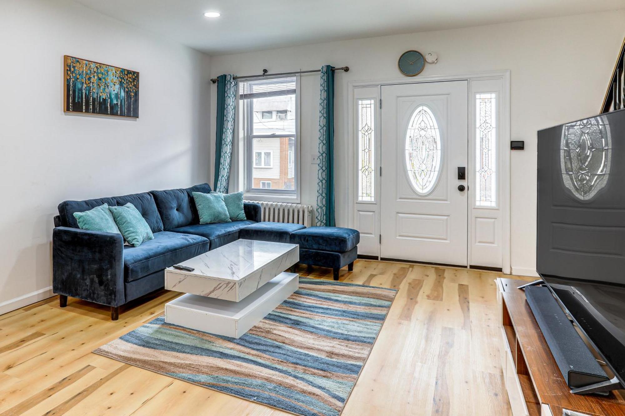 6 Mi To Eagles Games Stylish Philly Townhome! *