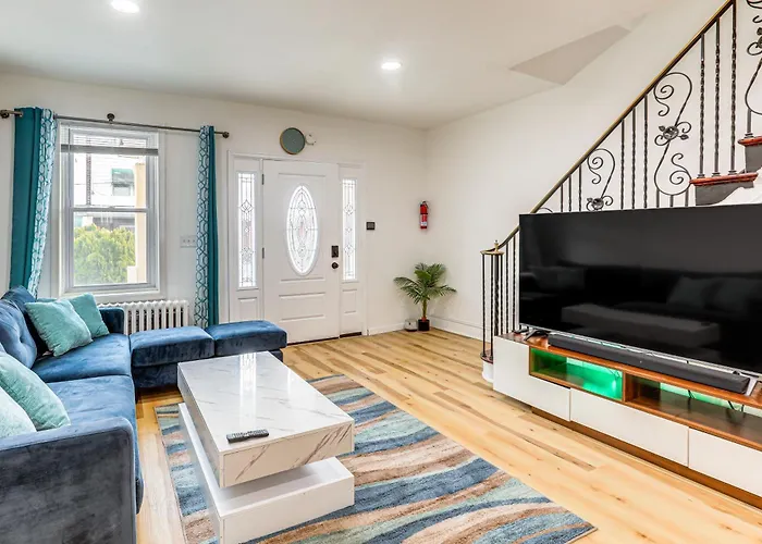 6 Mi To Eagles Games Stylish Philly Townhome!